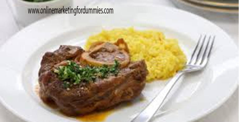 Ossobuco alla milanese adalah makanan khas Italia yang terkenal.